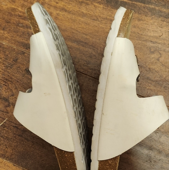 Cushionaire - SZ 6.5 White Lane Cork Footbed Sandal with Buckles - Picture 9 of 11